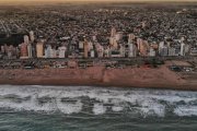 Campaña irresponsable en Necochea: Los libertarios destruyen y el peronismo contiene