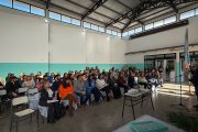 La primaria Nº 49 ahora se llama "Puerto Quequén" y en el Consorcio siguen apuntalando a las escuelas locales
