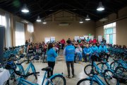 Acto en Puerto Quequén: Provincia otorgó pases de transporte a discapacitados y bicicletas a emprendedores y estudiantes
