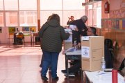 Comenzaron las elecciones en Necochea: Demoras en algunas escuelas y ausencias de autoridades de mesa