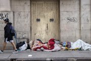 La pobreza bajó al 31,6% durante el primer semestre del año, según el INDEC