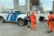 Rescataron a un joven kitesurfista en la costa