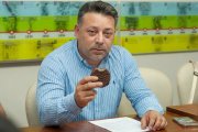 Haciendo cuentas: ¿Cuántos alfajores le cuesta a los vecinos un mes de salario del intendente Arturo Rojas?