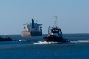 Puerto Quequén quedó paralizado por una medida de fuerza de los prácticos en rechazo a un DNU de Milei