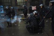 Gases, hidrantes y detenidos: La respuesta del Gobierno a una multitudinaria protesta en el Congreso