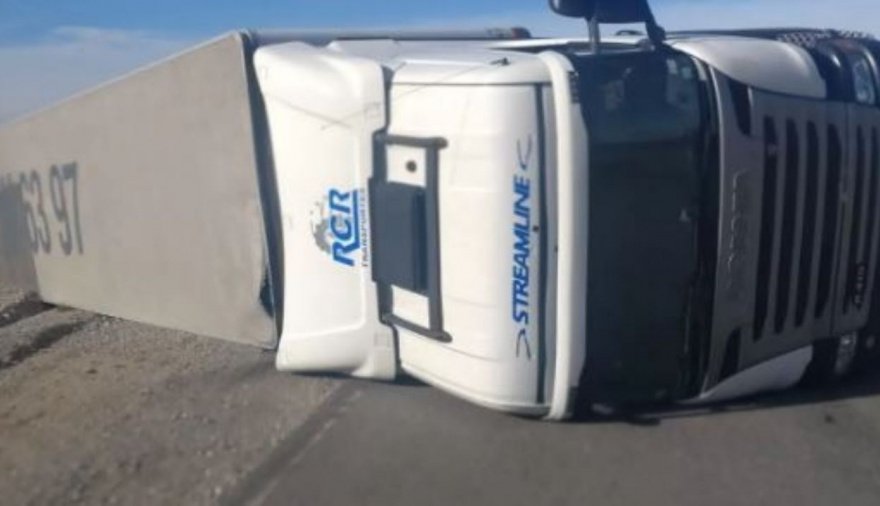 Dos camiones volcaron en la Ruta 40 por la acción de los fuertes ...