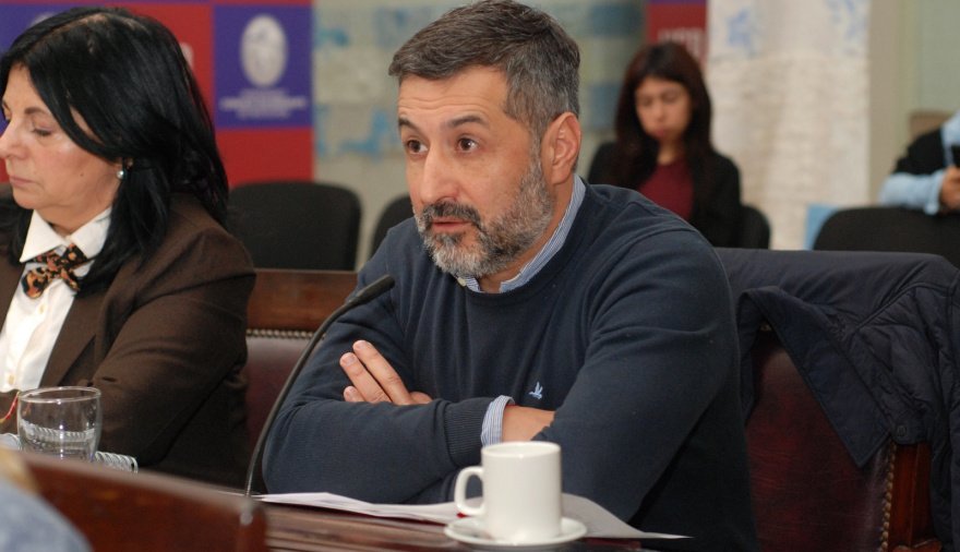 ¿En qué quedamos?: La confusión de un concejal sobre el endeudamiento de la Muni