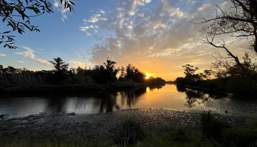 Convocan a vecinos del Paseo de la Ribera contra la maltería en el Río Quequén