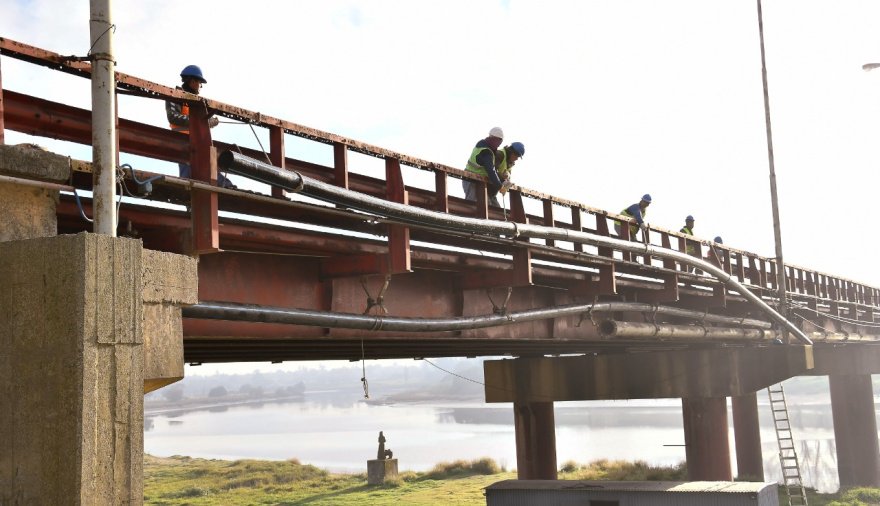 Cortan el Puente Dardo Rocha por una obra de Camuzzi