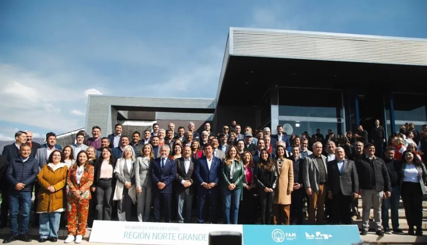 Intendentes de todo el país advierten por caída de recursos, presión social y riesgo de colapso