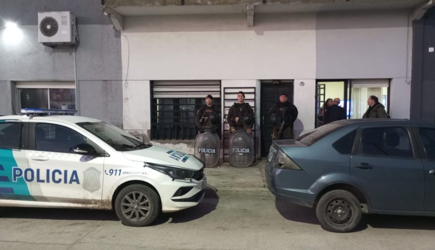 Allanamiento en Necochea: Detuvieron a un hombre acusado de amenazar de muerte a su ex pareja