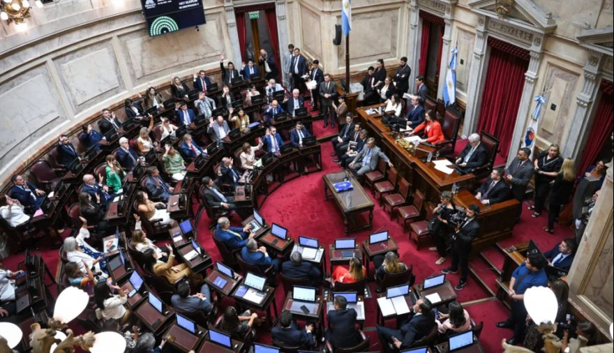 La Libertad Avanza levantó la sesión en el Senado para blindar a Manuel Adorni