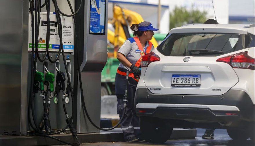 Otra vez suben los combustibles: Aumentos de hasta 5% en los surtidores