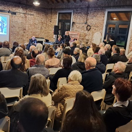 Presentaron un libro sobre la historia del automovilismo de Lobería