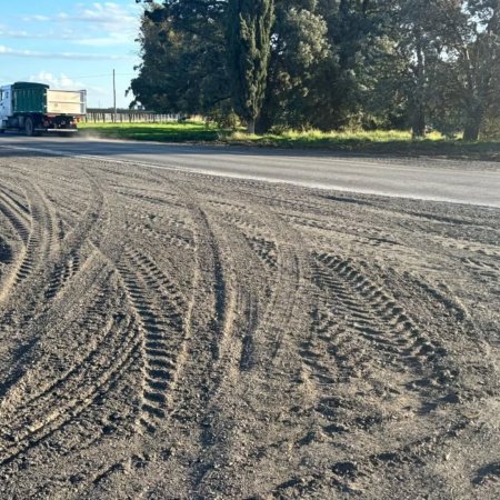 Ruta 227: Lobería instaló dársenas en el cruce del camino a Arenas Verdes