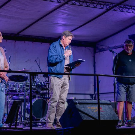 San Cayetano celebró los 57 años de su balneario con una noche histórica junto al mar