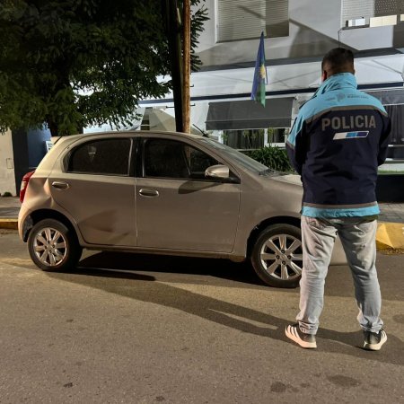 Recuperaron un auto robado y detuvieron a un sospechoso tras un allanamiento