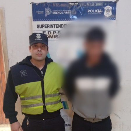 Allanamiento en Quequén: Recuperaron partes de una moto robada y detuvieron a un joven