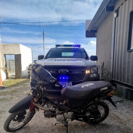 Quequén: Secuestraron una moto robada que había sido abandonada en la vía pública