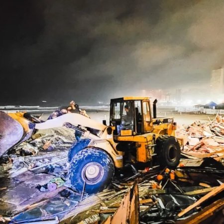 Desalojo y demolición en La Bristol: La Municipalidad de Mar del Plata eliminó la feria con topadoras tras más de 25 años
