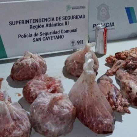 Robó un salón de fiestas en San Cayetano y se llevó 17 kilos de carne y una lata de birra