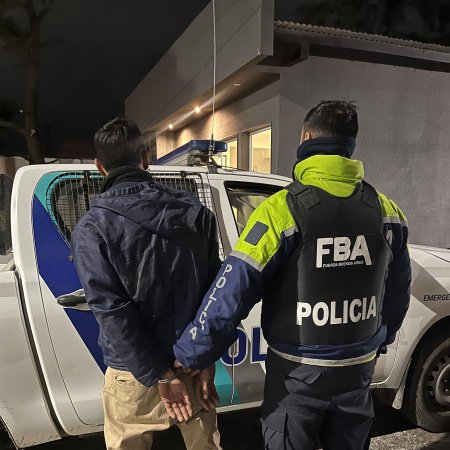Dos jóvenes fueron aprehendidos tras intentar robar en una obra en construcción