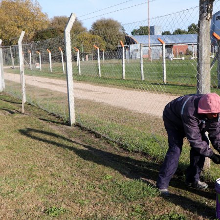 Realizan mejoras en la pista de atletismo de San Cayetano