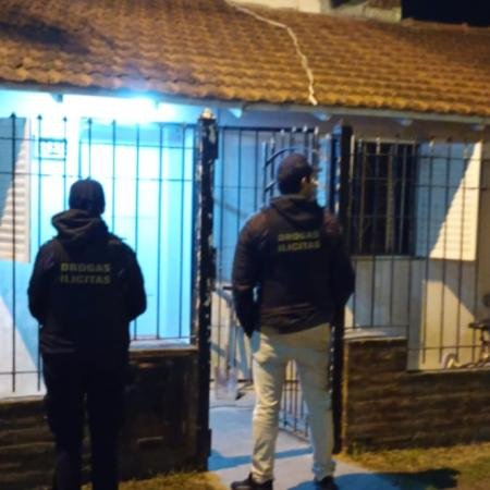 Secuestran armas y drogas a un delivery de drogas en Necochea: Llevaban meses siguiendolo