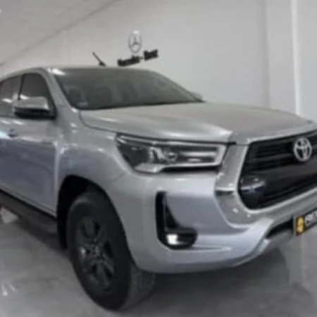 Robaron una Toyota Hilux "de caño" en Quequén