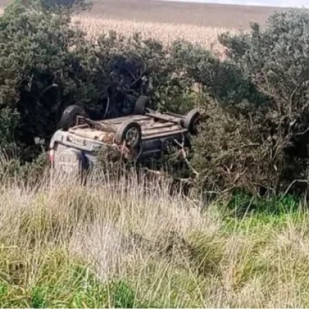 Vuelco en la Ruta 55: Una familia de Lobería sufrió un accidente cerca de Balcarce