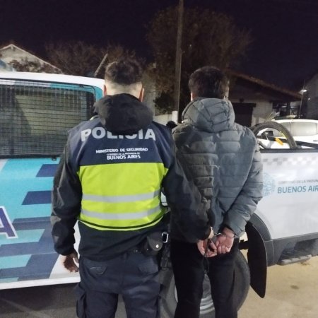Un joven fue aprehendido tras golpear a un hombre y herirlo en el rostro