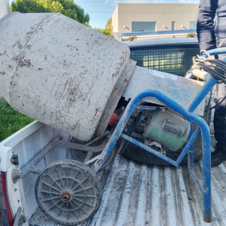 Encontraron un montón de herramientas escondidas en un descampado de Quequén