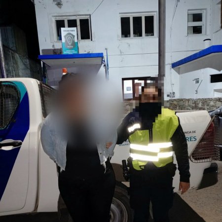 Vecinos atraparon a un hombre que habría intentado robar cajones de cerveza