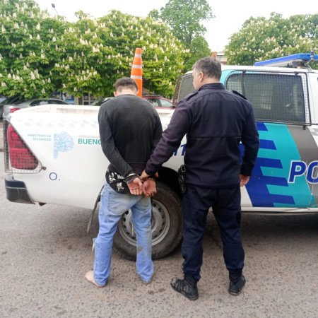 Detuvieron a un hombre de 22 años que tenía dos órdenes de captura vigentes